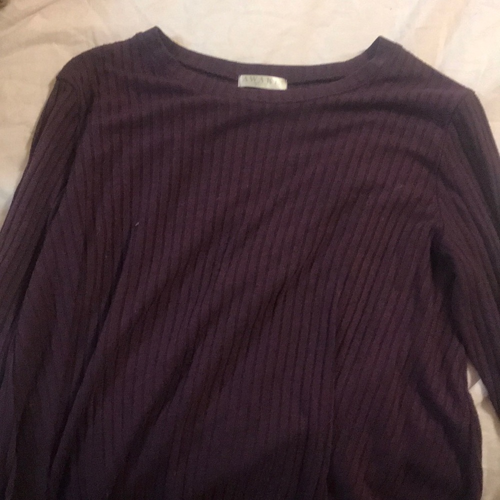 Long sleeve shirt with back cutout